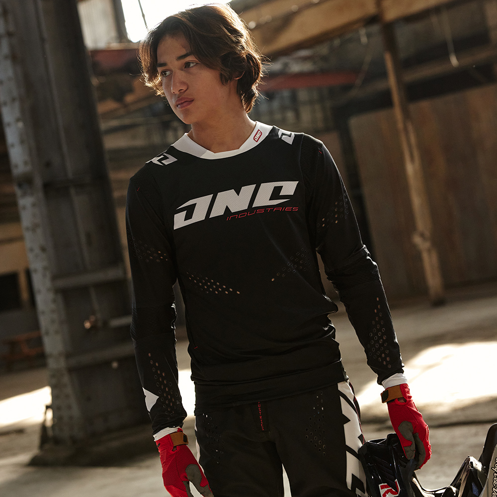 One Industries 2026 X197 Uno Black Gear Set at MXstore
