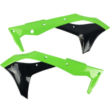 UFO Kawasaki KX250F 17-20 OEM Green/Black Radiator Shrouds